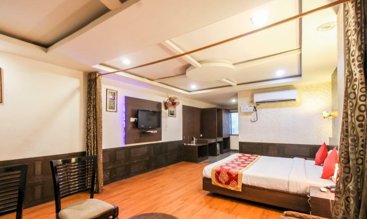 Hotel Monarch Inn Lucknow Dış mekan fotoğraf
